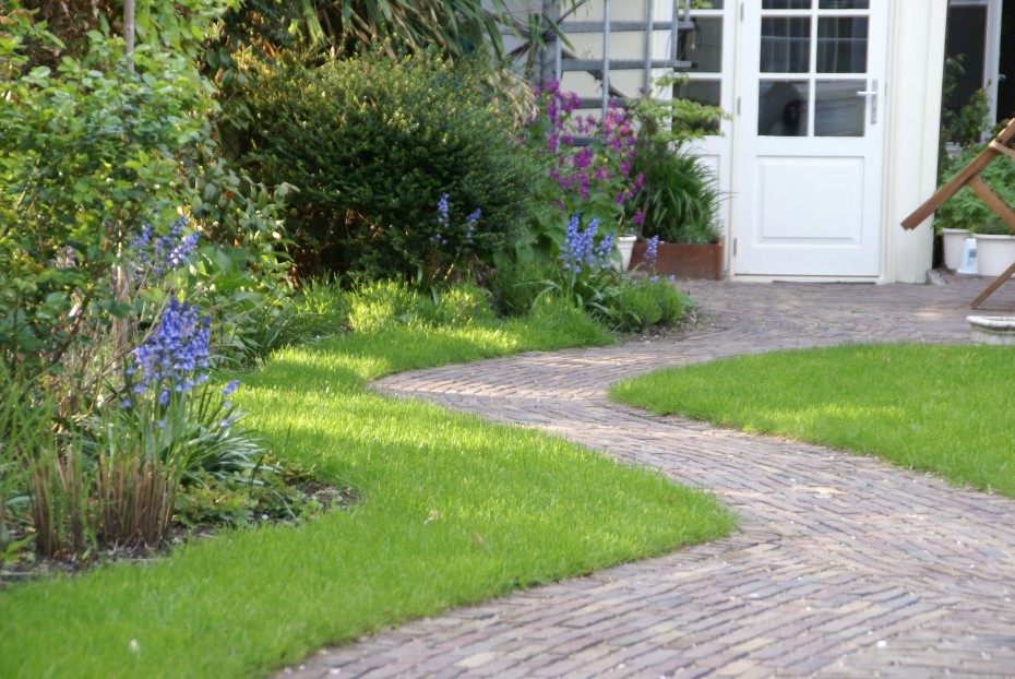 Groen is gras, vanaf het tuinhuis bekeken